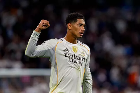 ألونسو: بيلينجهام يستحق أن يكون سعيدا في ريال مدريد